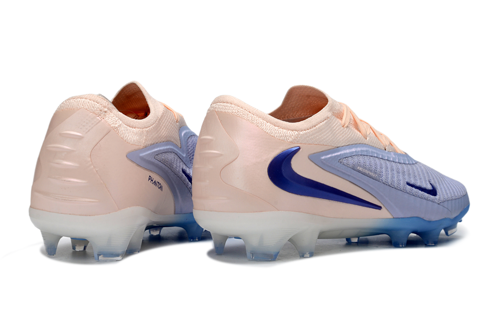 Chuteira Campo NIKE Phantom 6 Elite Low FG na cor Ghost/Guava Ice