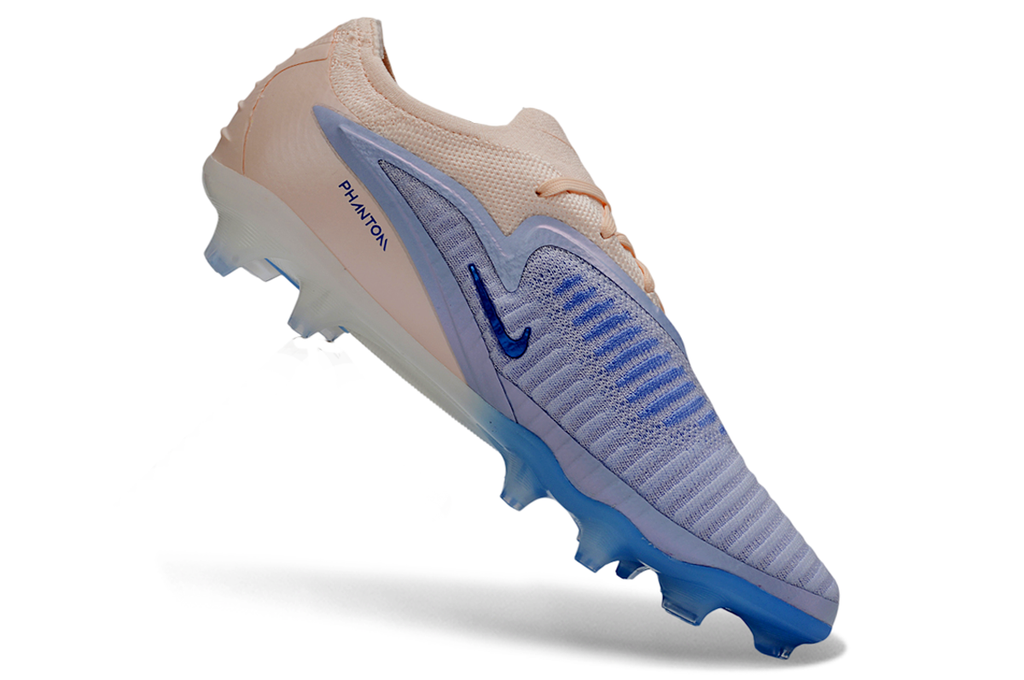 Chuteira Campo NIKE Phantom 6 Elite Low FG na cor Ghost/Guava Ice